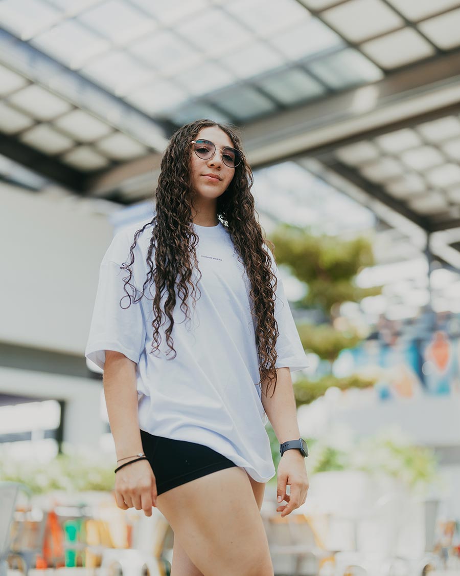 Maga Oscura | Yugi (TEE) Playera Back